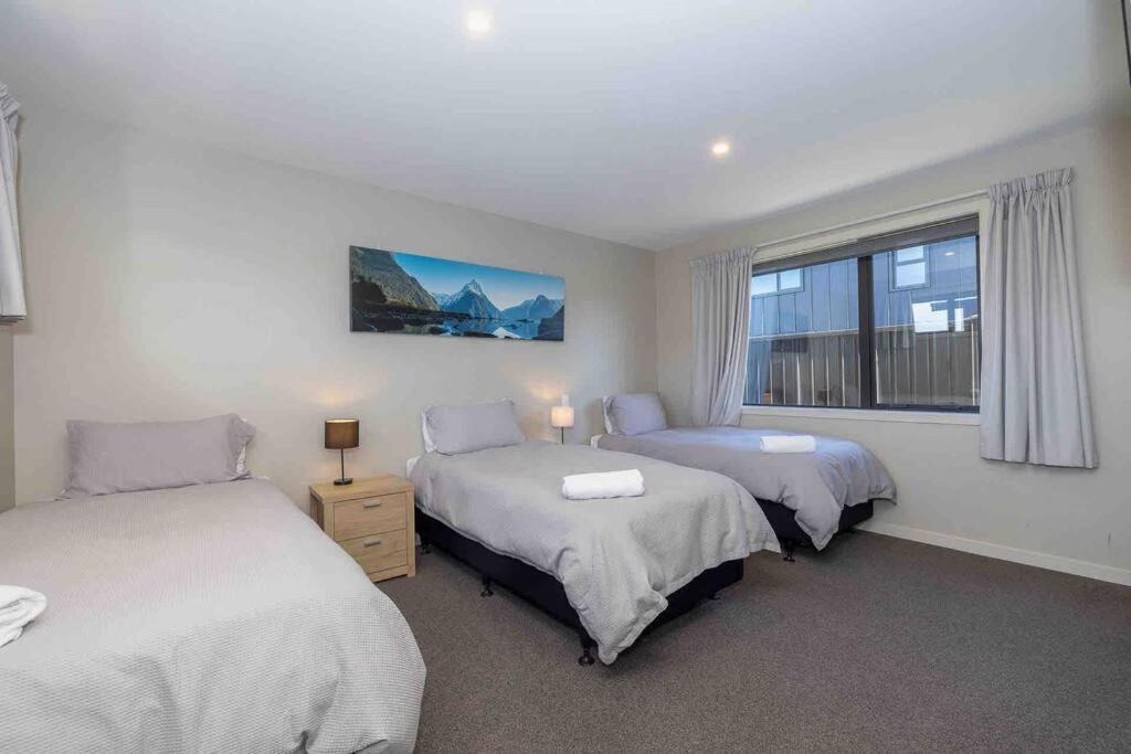 تي أناو Great Views From New 2 Bedroom Apartment المظهر الخارجي الصورة